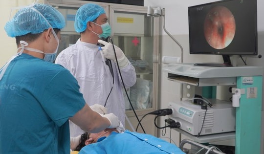 Hai chiếc răng giả bị bỏ quên trong phổi hơn 20 năm