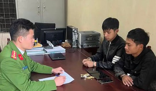 Chui qua lỗ thông gió vào cửa hàng, 2 thanh niên trộm 11 điện thoại và 5 đồng hồ