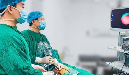 Phẫu thuật thành công ca sỏi san hô phức tạp trên nền xơ gan