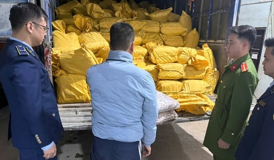 Phát hiện gần 12 tấn chân gà đông lạnh không rõ nguồn gốc tại Cao Bằng