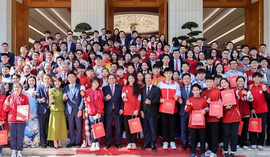 Thủ tướng biểu dương học sinh đoạt giải quốc tế, yêu cầu đột phá trong bồi dưỡng nhân tài trẻ