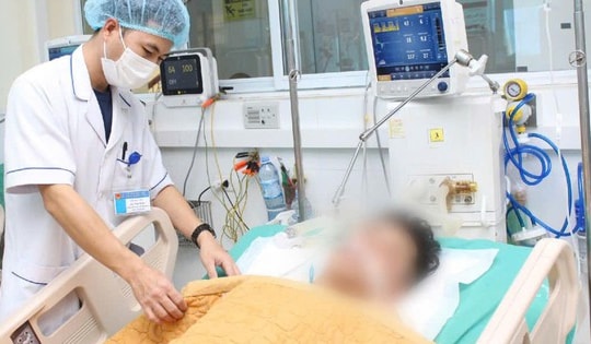 Giải rượu tại nhà bằng truyền dịch, nam thanh niên bị hôn mê