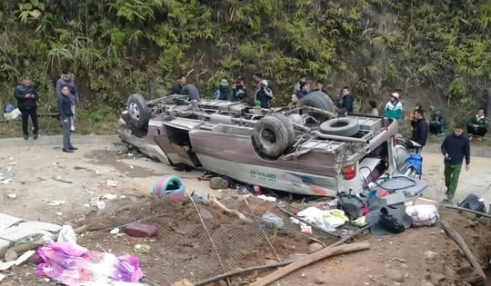 Tai nạn thảm khốc ở Lào Cai: Lật xe chở đoàn thiện nguyện khiến ít nhất 5 người tử vong