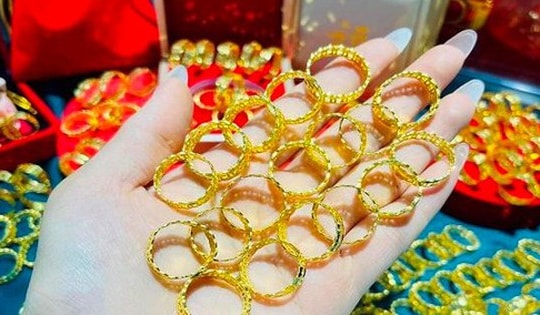 Giá vàng ngày 27/12 tiếp tục tăng mạnh