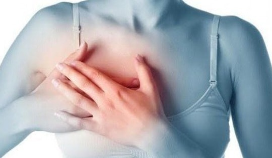 Nâng ngực đón Tết, người phụ nữ biến dạng bầu vú