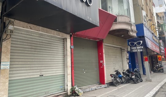 Hà Nội: Hàng loạt cửa hàng trên phố Kim Mã đóng cửa, trả mặt bằng dịp cuối năm