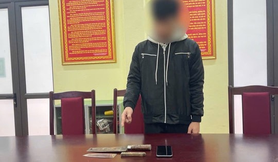 Khởi tố nam sinh lớp 12 dùng dao đe dọa, cướp điện thoại của bạn