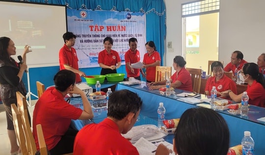 Lan tỏa Chương trình 'Nước uống sạch cho cộng đồng': Lực lượng giáo viên, tình nguyện viên Chữ thập đỏ được cung cấp kiến thức, kỹ năng truyền thông về nước sạch, vệ sinh