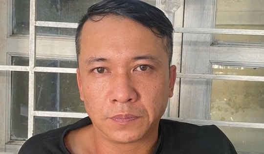 Bức xúc vì được mời đi nhậu nhưng người mời khất nợ chủ quán, vị khách đã đâm bạn mời