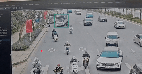 Camera AI 'bóc' nguyên nhân vụ xe tải tự lật trên đường Hà Nội