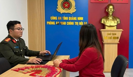 Người phụ nữ rao bán vé mời 'Chương trình Quảng Ninh chào năm mới' để trục lợi
