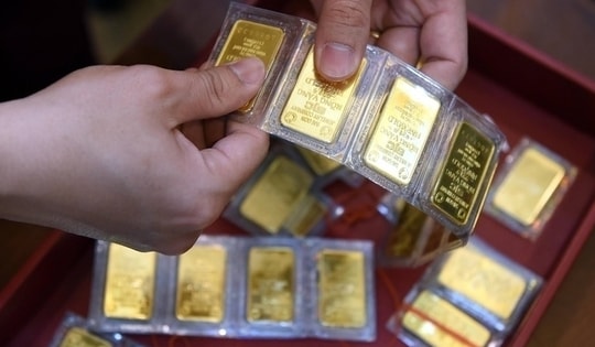 Giá vàng hôm nay ngày 31/12 tiếp đà giảm rất mạnh