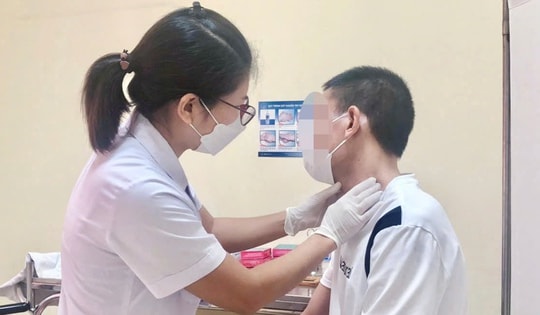 Chủ quan không đi khám, từ khối u tuyến giáp chuyển ung thư biểu mô tuyến giáp thể nang