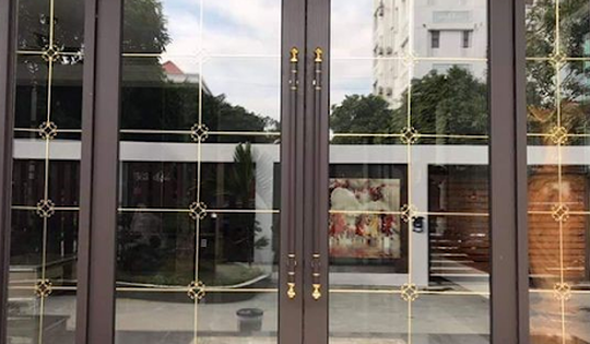 Dịch vụ thi công, lắp đặt cửa kính chuyên nghiệp từ Việt Phong