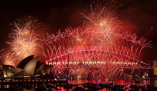 Pháo hoa thắp sáng các thành phố trên khắp Australia