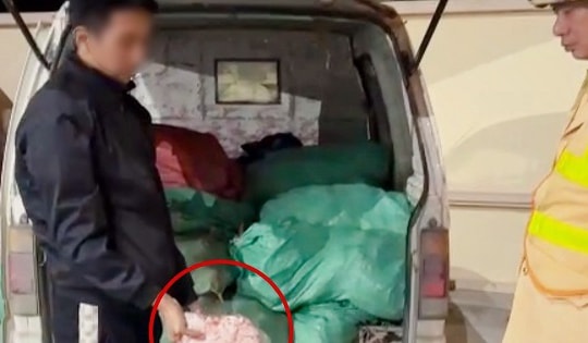 Chặn đứng gần 1 tấn chân gà bốc mùi hôi tanh đang trên đường vào nội thành dịp Tết