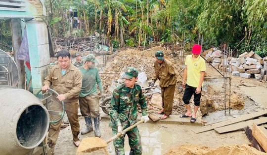 Xuyên Tết dựng nhà giúp dân