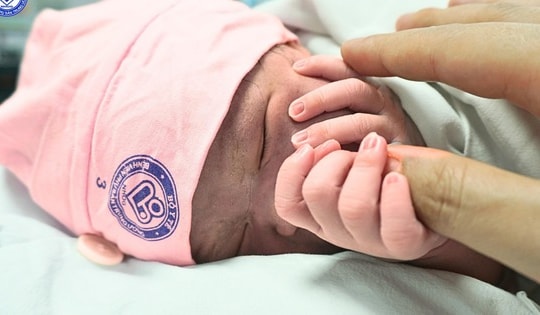 ‘Công dân nhí' đầu tiên chào đời năm 2026 của thủ đô Hà Nội