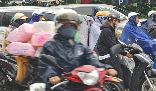 Không khí lạnh gây mưa rào và dông kèm rét buốt cho miền Bắc