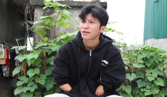 Chàng trai mồ côi mất 2 tay lập kênh TikTok truyền nghị lực sống