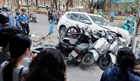 Gần 100 người thương vong vì tai nạn giao thông trong ngày thứ 2 kỳ nghỉ Tết Dương lịch