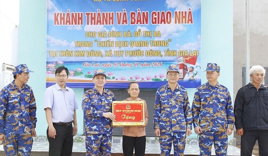 Vùng 3 Hải quân bàn giao nhiều nhà mới trong ‘Chiến dịch Quang Trung’