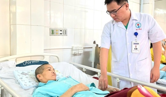 Cứu người phụ nữ đột quỵ não nguy kịch vượt qua lằn ranh sinh tử