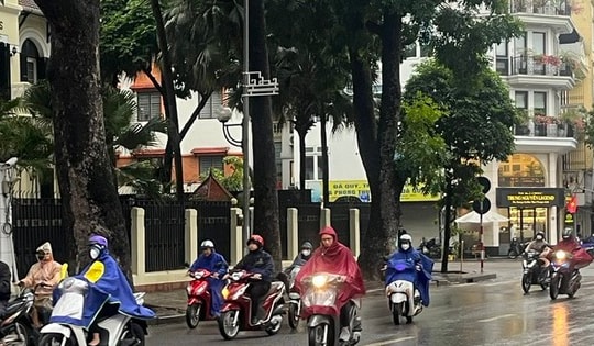 Miền Bắc cao điểm rét buốt, cảnh báo mưa lớn trên biển