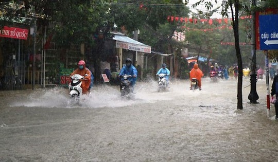 Không khí lạnh chuyển sâu khiến miền Trung mưa rét