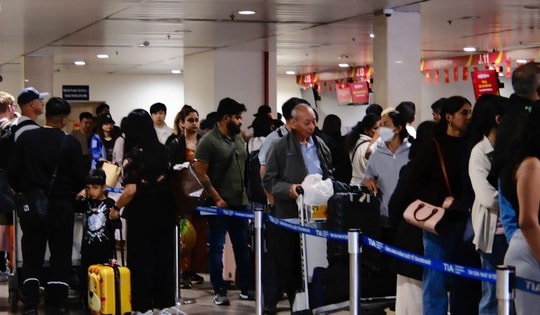 Sân bay Tân Sơn Nhất đón lượng khách cao kỷ lục trong ngày cuối kỳ nghỉ Tết Dương lịch