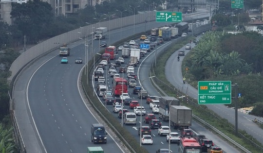 Giao thông cửa ngõ Thủ đô 'dễ thở' trong ngày cuối của kỳ nghỉ Tết Dương lịch 2026