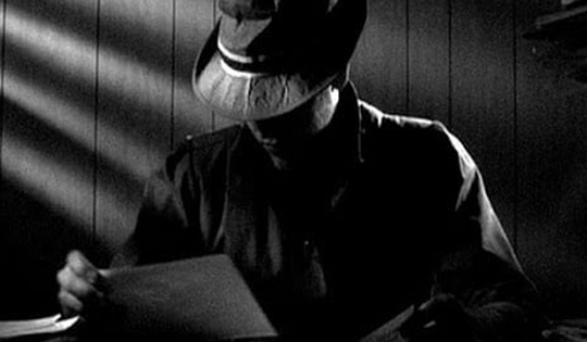 Thuê thám tử theo dõi vợ, chồng ngoại tình: Rủi ro pháp lý, mức phạt lên tới hàng tỷ đồng