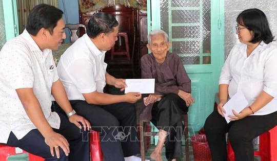 Chủ tịch nước quyết định tặng quà cho người có công nhân dịp Tết Bính Ngọ