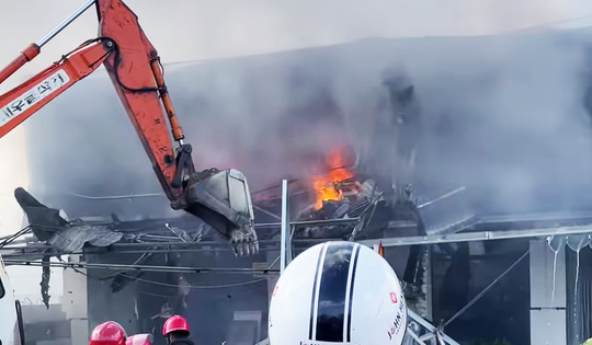 Cháy dữ dội tại cửa hàng vật liệu xây dựng ở Đà Nẵng