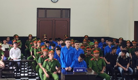 Mâu thuẫn vì nợ tiền xăm hình, 31 đối tượng giải quyết bằng súng và hung khí