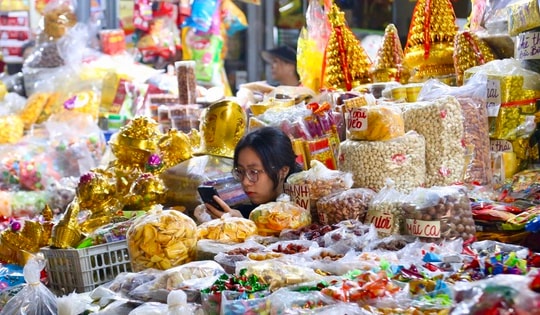 Cao điểm kiểm tra buôn lậu, hàng giả dịp cuối năm và Tết Nguyên đán ở Nghệ An