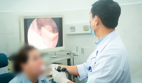 Suýt tắc đường thở vì ngậm vitamin C sủi chữa hóc xương cá