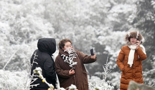 Không khí lạnh cực mạnh khiến Hà Nội rét 9 độ, Mẫu Sơn nhiệt giảm dưới 3 độ