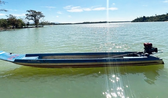 Kịp thời cứu hai thiếu niên trôi dạt hơn 40km trên lòng hồ thủy điện