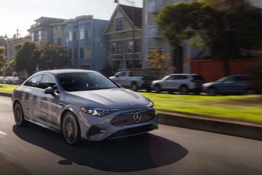 Chỉ bằng nửa giá Tesla, Mercedes-Benz ra mắt hệ thống tự lái đô thị tại Mỹ