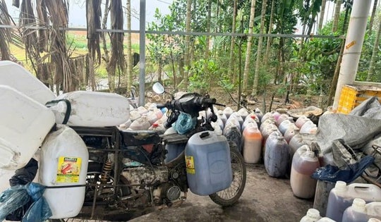 Thu mua gần 2 tấn dầu ăn, mỡ heo đã qua sử dụng để bán kiếm lời