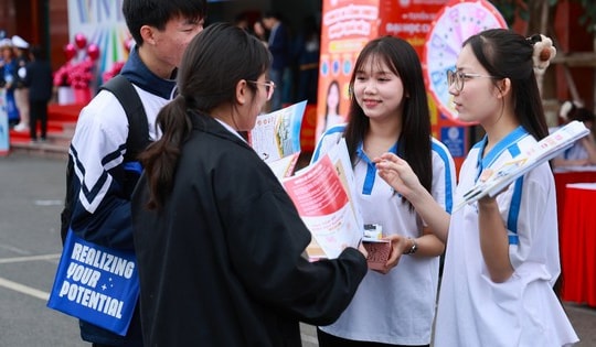 Kỳ thi riêng dày đặc, thí sinh nên đăng ký bao nhiêu là đủ?