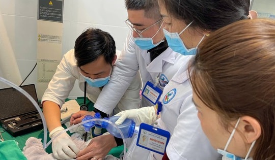 Cấp cứu kịp thời, chuyển tuyến an toàn ca sinh non 28 tuần nặng 900 gram