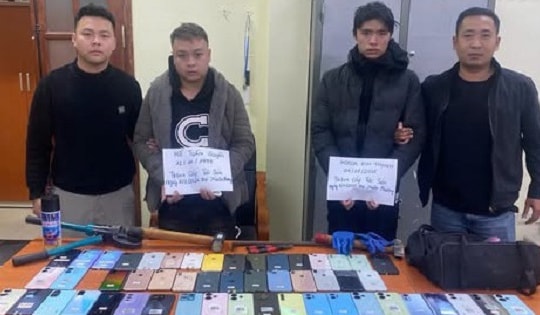 Sau 48 giờ, bắt 2 ‘đạo chích’ trộm 51 chiếc điện thoại di động