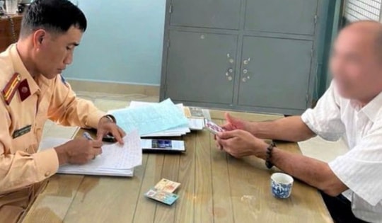 25 hành khách hoảng loạn trước màn rượt đuổi tốc độ cao của xe khách