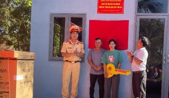 Thủ tướng yêu cầu kịp thời hỗ trợ ti vi, tủ lạnh cho hộ dân vùng thiên tai