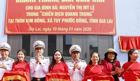 Nhiều gia đình nhận nhà mới trong ‘Chiến dịch Quang Trung’