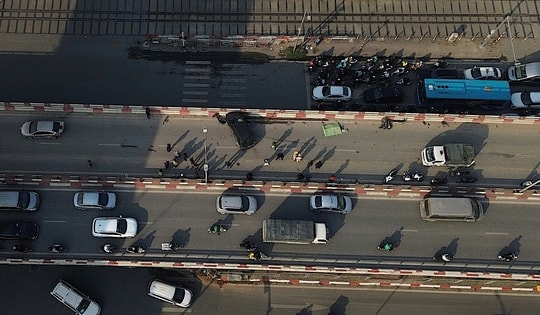 Nữ tài xế buồn ngủ, đạp nhầm chân ga gây tai nạn trên cầu vượt Vọng, một người tử vong