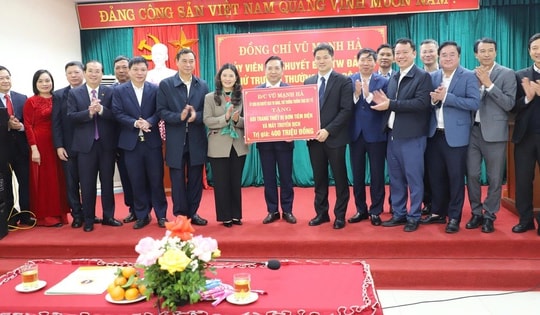 Thứ trưởng Thường trực Bộ Y tế Vũ Mạnh Hà làm việc với ngành Y tế tỉnh Tuyên Quang