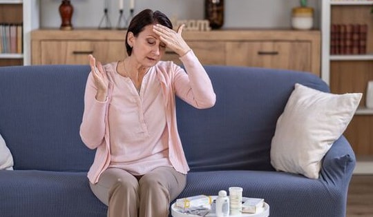 NHS cảnh báo về thuốc giảm triệu chứng mãn kinh: 12 nhóm người cần hỏi bác sĩ trước khi dùng
